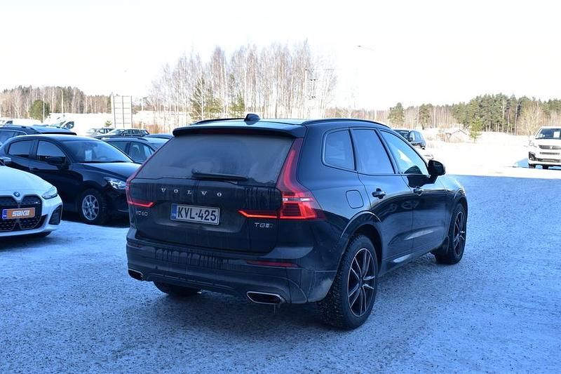 Käytetty Volvo XC60 R-Design 392 HP (288 kW) 2020 Katumaasturi