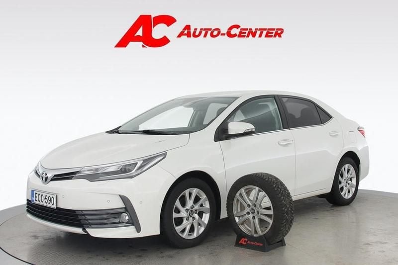 Valkoinen Käytetty 2017 Toyota Corolla Multidrive S Sedan | 19 990 € (Perustarjous) - Kuva 1/4
