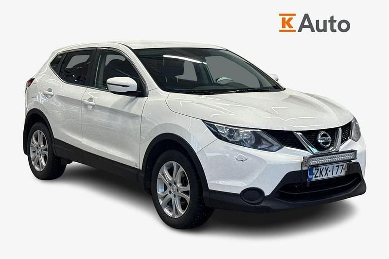Käytetty Nissan Qashqai Visia 110 HP (80 kW) 2016 Valkoinen Katumaasturi