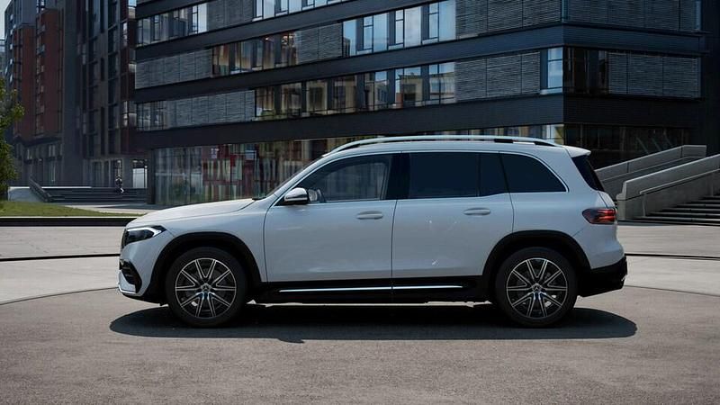 Käytetty Mercedes EQB300 AMG line 167 kW (228 HP) 2024 Katumaasturi