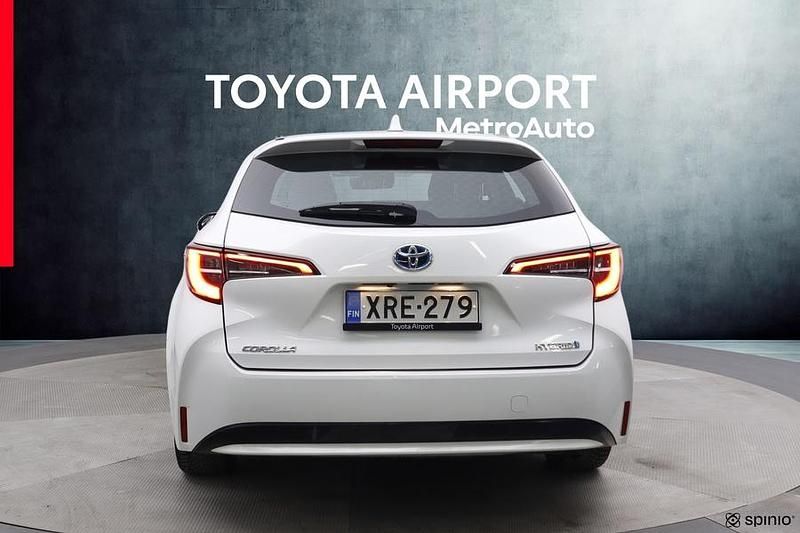 Käytetty Toyota Corolla Active 122 HP (89 kW) 2022 Valkoinen Farmari