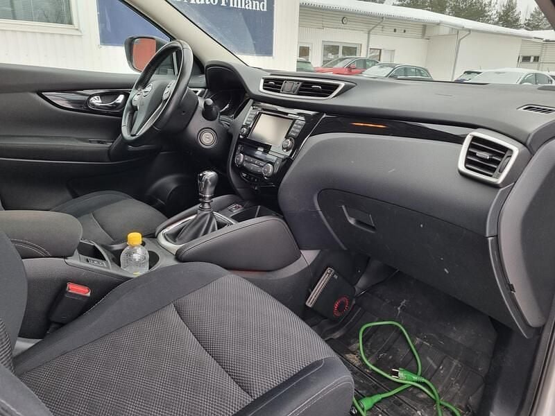 Käytetty Nissan Qashqai Acenta 116 HP (85 kW) 2015 Katumaasturi