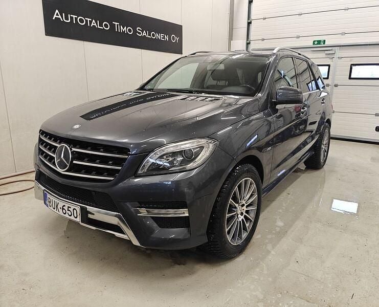 Käytetty Mercedes ML350 AMG line 258 HP (189 kW) 2012 Katumaasturi