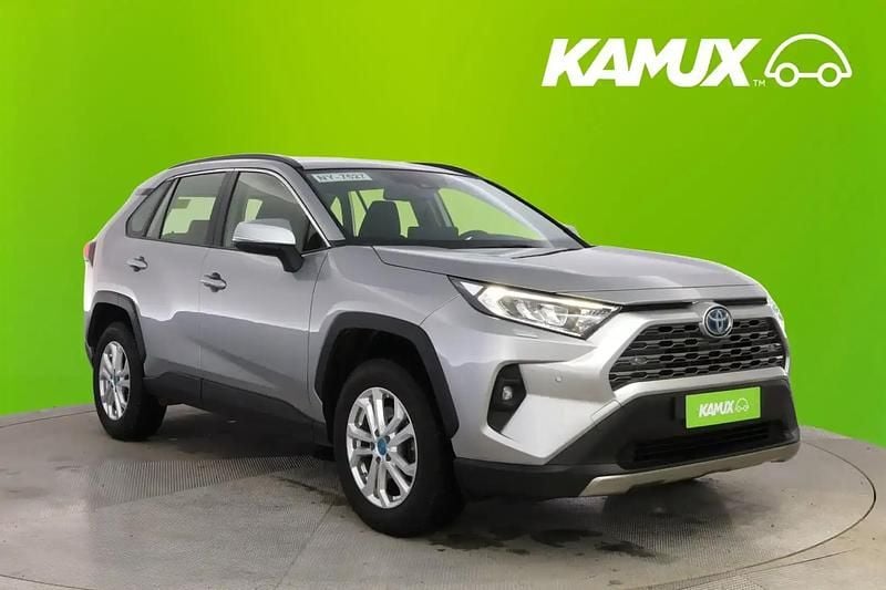 Käytetty Toyota RAV4 Hybrid Comfort 178 HP (130 kW) 2024 Hopea / harmaa Katumaasturi