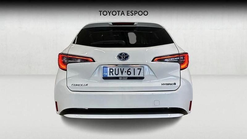 Käytetty Toyota Corolla Edition 122 HP (89 kW) 2022 Valkoinen Farmari