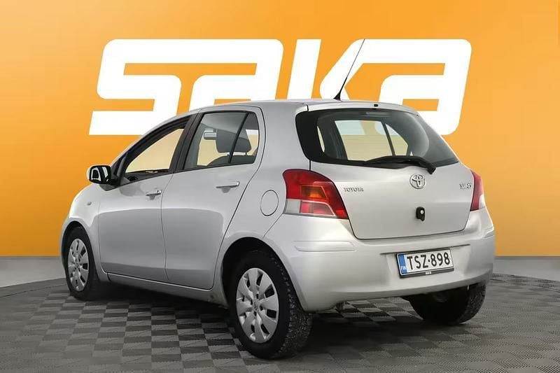 Käytetty Toyota Yaris Sol 90 HP (66 kW) 2010 Viistoperä