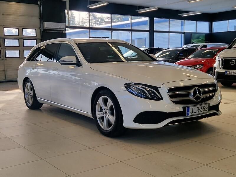 Käytetty Mercedes E220 Business 194 HP (142 kW) 2018 Valkoinen Farmari