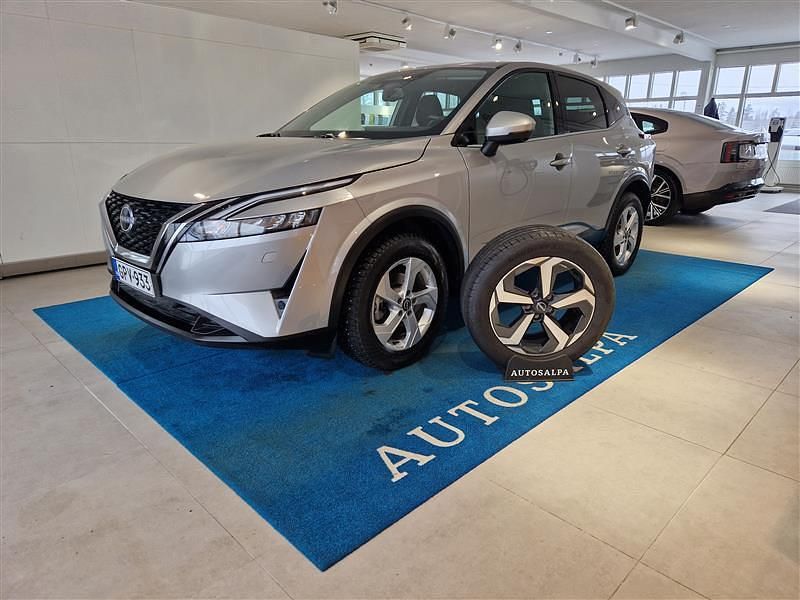 Käytetty Nissan Qashqai N-Connecta 158 HP (116 kW) 2024 Katumaasturi