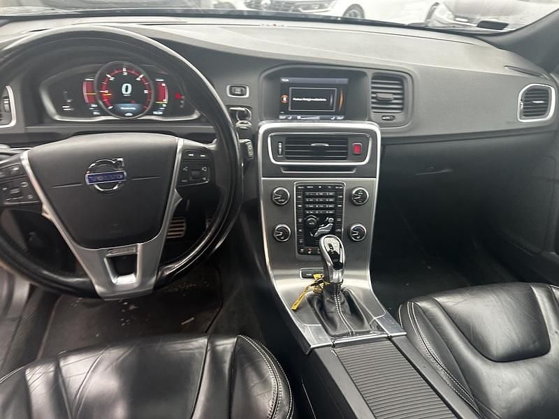 Käytetty Volvo V60 R-Design 215 HP (158 kW) 2013 Farmari