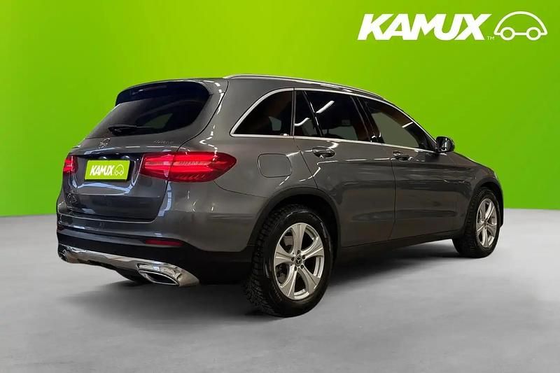 Käytetty Mercedes GLC220 Business 170 HP (125 kW) 2018 Hopea / harmaa Katumaasturi