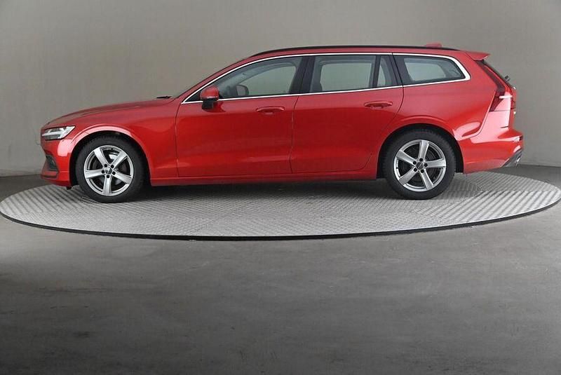 Käytetty Volvo V60 Momentum 163 HP (119 kW) 2021 Farmari