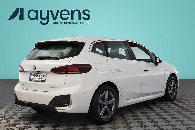 Käytetty BMW 225 Active Tourer M Sport 245 HP (180 kW) 2023 Valkoinen Tila-auto