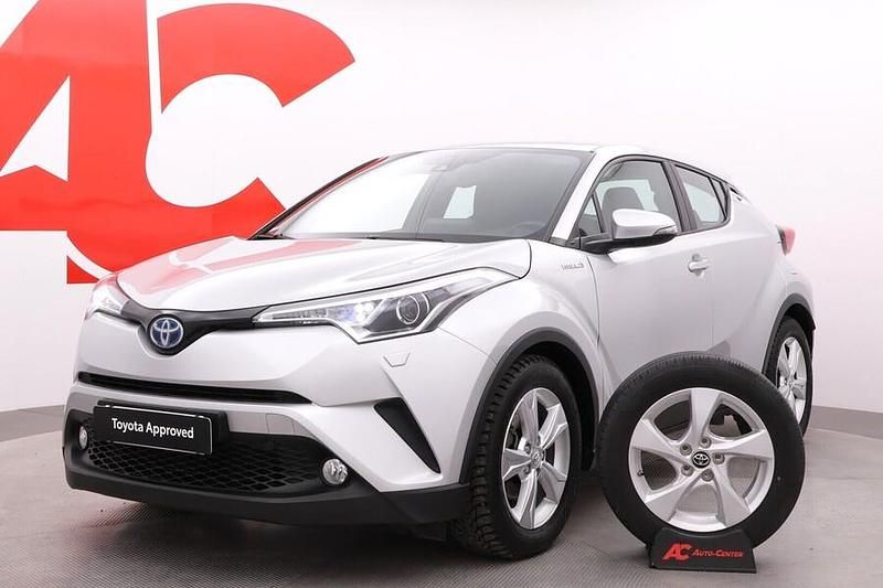 Käytetty Toyota C-HR Active 122 HP (89 kW) 2018 Hopea Katumaasturi
