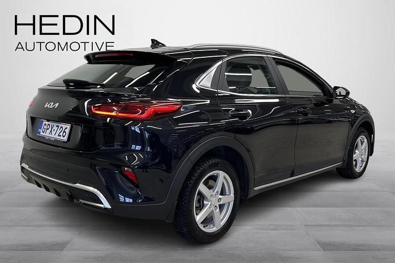 Käytetty Kia XCeed Comfort 140 HP (102 kW) 2024 Musta Katumaasturi