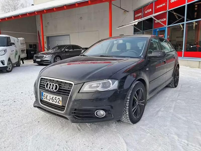 Käytetty Audi A3 Attraction 105 HP (77 kW) 2010 Viistoperä