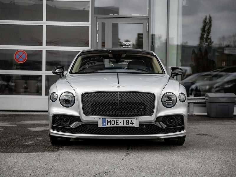 Käytetty Bentley Flying Spur 536 HP (394 kW) 2024 Harmaa Sedan
