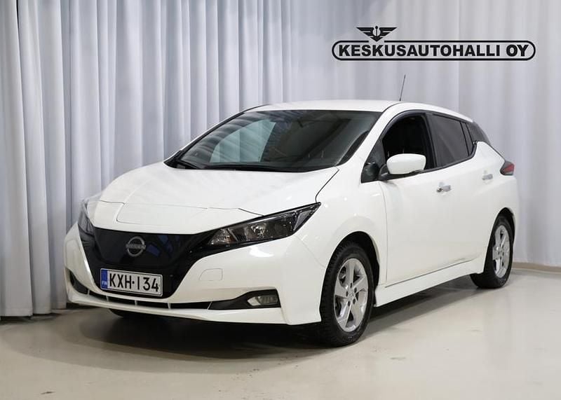 Valkoinen Käytetty 2022 Nissan Leaf Acenta Viistoperä | 14 900 € (Hyvä tarjous) - Kuva 1/4