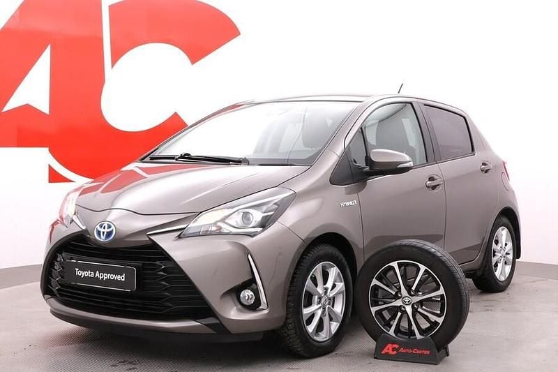 Käytetty Toyota Yaris Hybrid Active 101 HP (74 kW) 2019 Harmaa Viistoperä