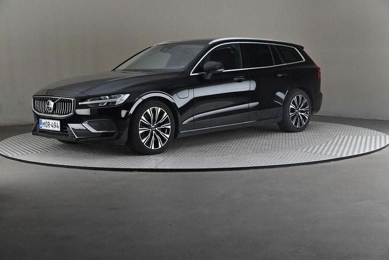 Käytetty Volvo V60 Core 350 HP (257 kW) 2022 Farmari