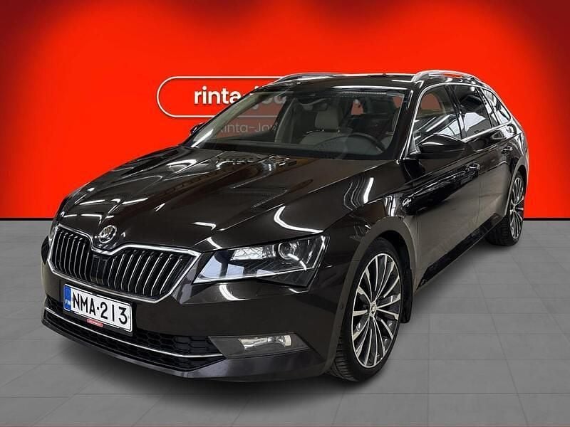 Ruskea Käytetty 2017 Skoda Superb LAURIN & KLEMENT Farmari | 20 980 € (Hieman kallis) - Kuva 1/3