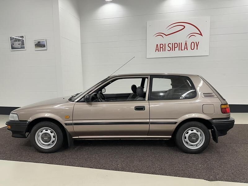 Käytetty Toyota Corolla 1989 Ruskea Viistoperä