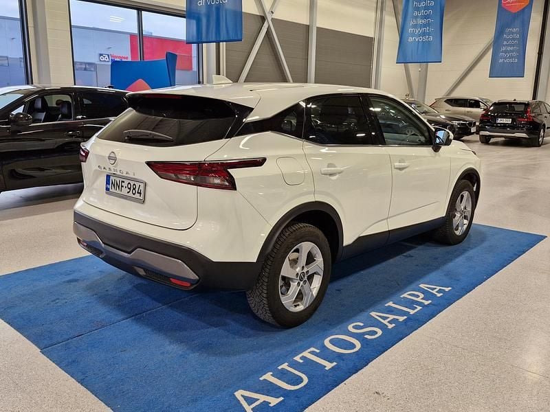 Käytetty Nissan Qashqai N-Connecta 158 HP (116 kW) 2024 Valkoinen Katumaasturi