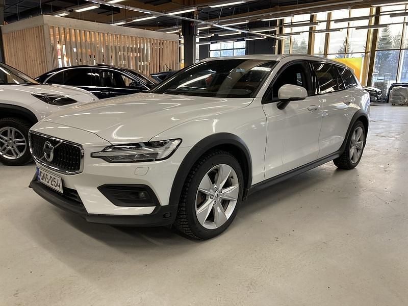 Käytetty 2020 Volvo V60 CC Farmari | 30 900 € (Perustarjous) - Kuva 1/3