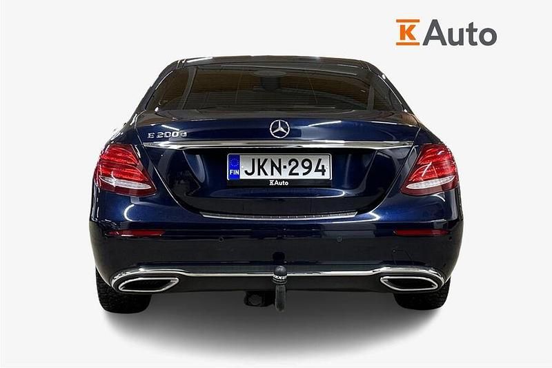 Käytetty Mercedes E200 Business 150 HP (110 kW) 2018 Sininen Sedan