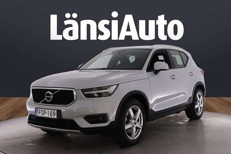 Harmaa Käytetty 2021 Volvo XC40 Business Edition Katumaasturi | 31 870 € (Perustarjous) - Kuva 1/2