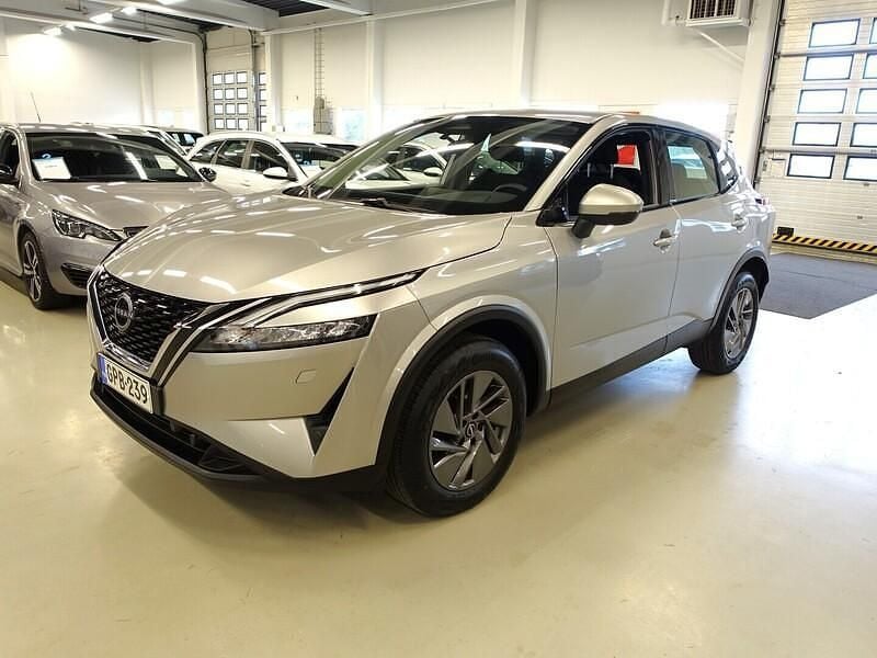 Käytetty Nissan Qashqai Acenta 140 HP (102 kW) 2022 Katumaasturi