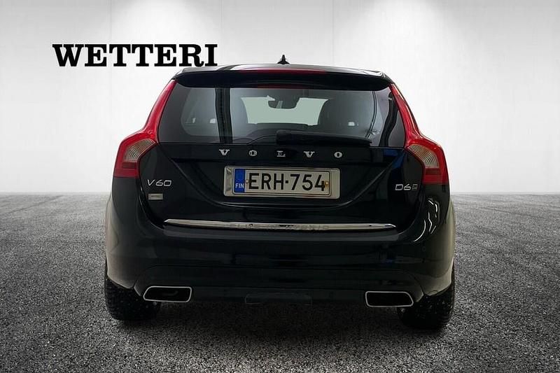 Käytetty Volvo V60 Summum 215 HP (158 kW) 2015 Musta Farmari