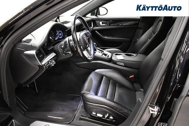 Käytetty Porsche Panamera 4 Sport Turismo 449 HP (330 kW) 2019 Mus Sedan
