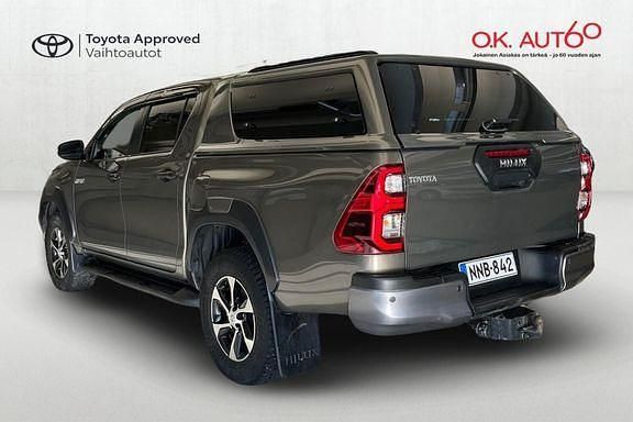 Käytetty Toyota HiLux 204 HP (150 kW) 2023 6x1 oxide bronze Nouto
