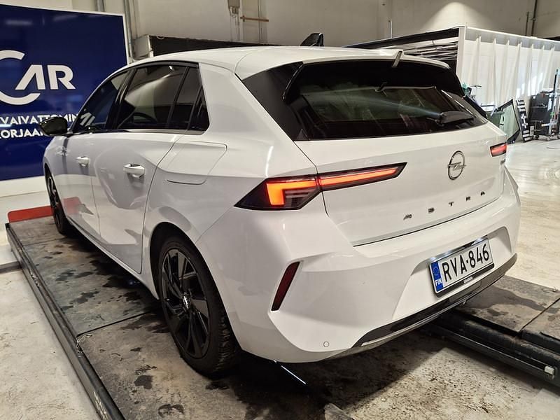 Käytetty Opel Astra Innovation 180 HP (132 kW) 2023 Valkoinen Viistoperä