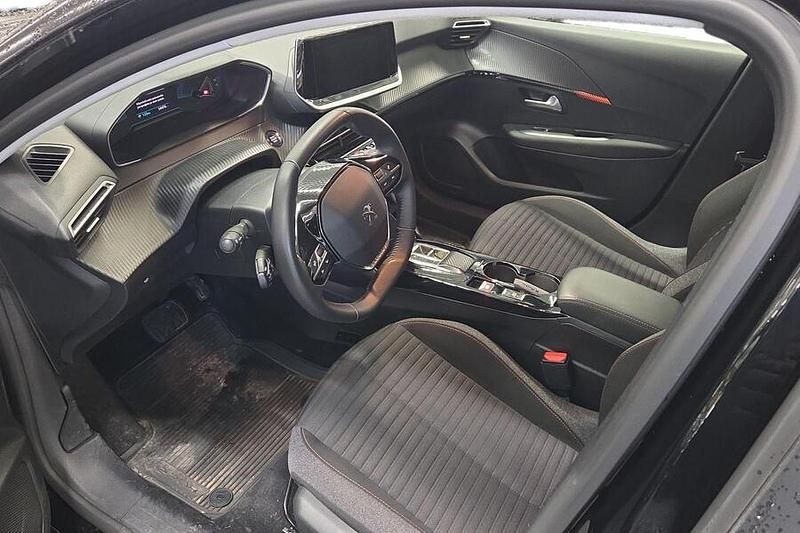 Käytetty Peugeot e-208 Active 100 kW (136 HP) 2022 Musta Viistoperä