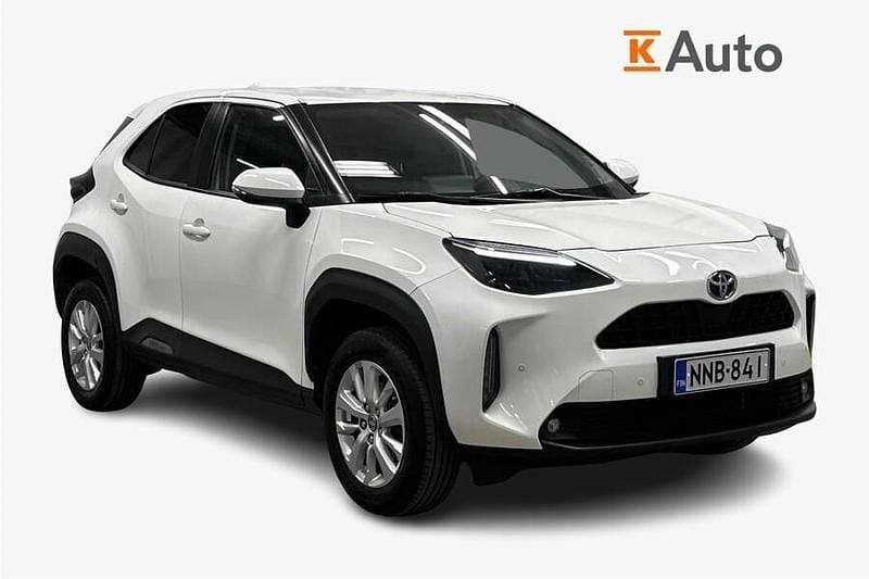 Käytetty Toyota Yaris Cross Business Edition 116 HP (85 kW) 2023 Valkoinen Katumaasturi
