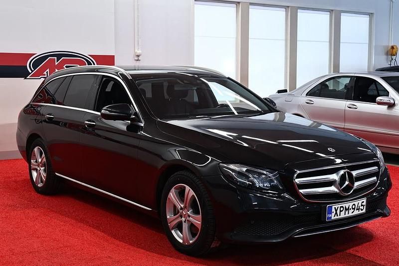 Käytetty Mercedes E220 Business 194 HP (142 kW) 2018 Musta Farmari