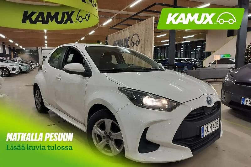 Valkoinen Käytetty 2021 Toyota Yaris Hybrid Active Sedan | 16 490 € (Hyvä tarjous) - Kuva 1/4