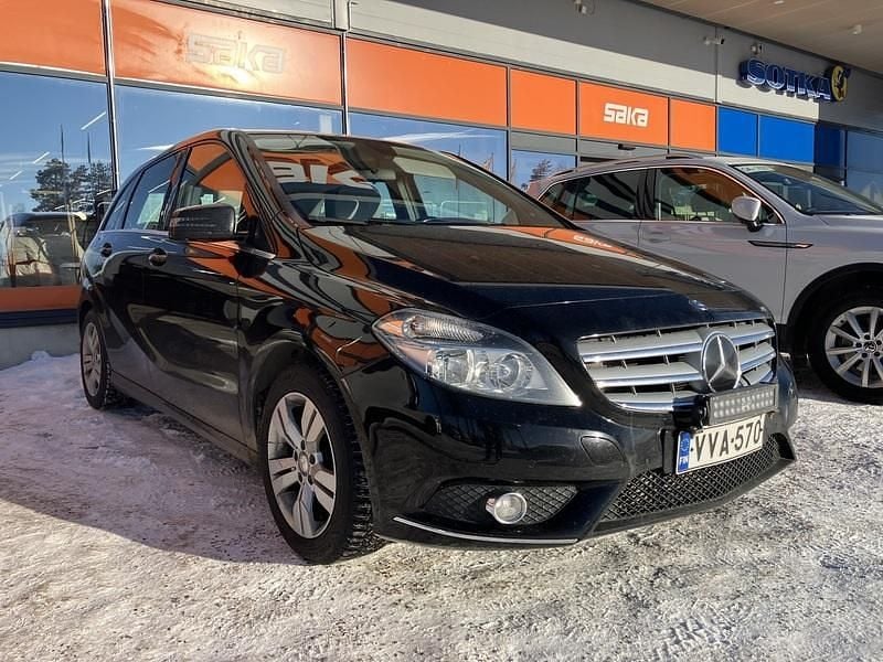 Käytetty Mercedes B180 Business 122 HP (89 kW) 2014 Tila-auto