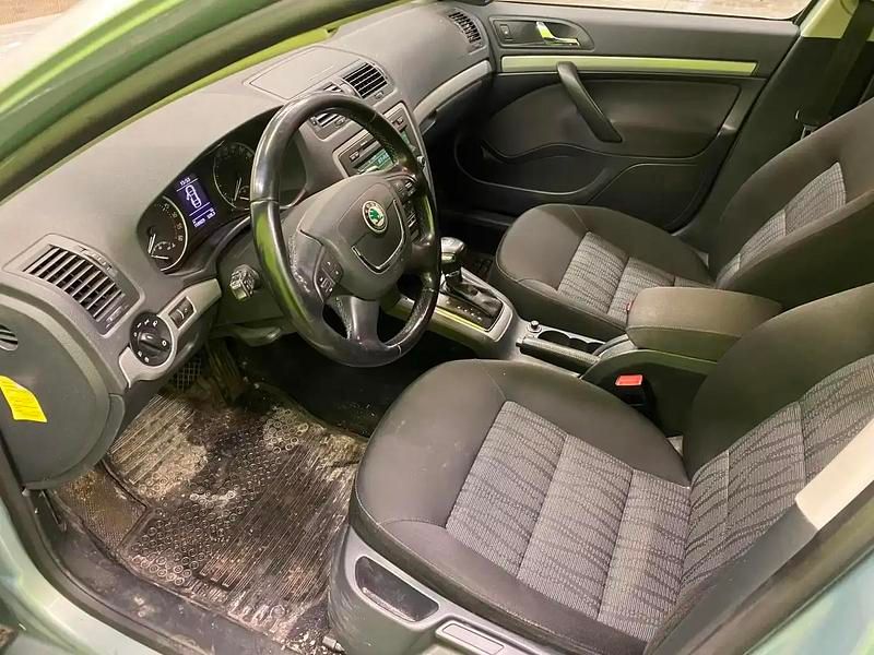 Käytetty Skoda Octavia Experience 140 HP (102 kW) 2013 Vihreä Farmari