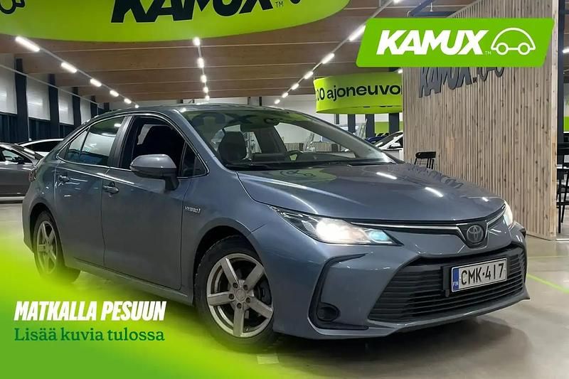 Hopea / harmaa Käytetty 2019 Toyota Corolla Business Edition Sedan | 19 990 € (Perustarjous) - Kuva 1/4