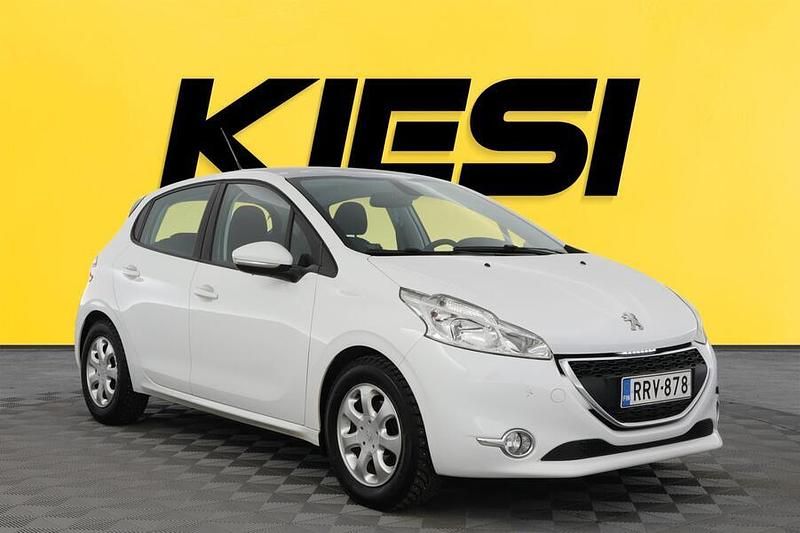 Käytetty Peugeot 208 Style 82 HP (60 kW) 2014 Viistoperä