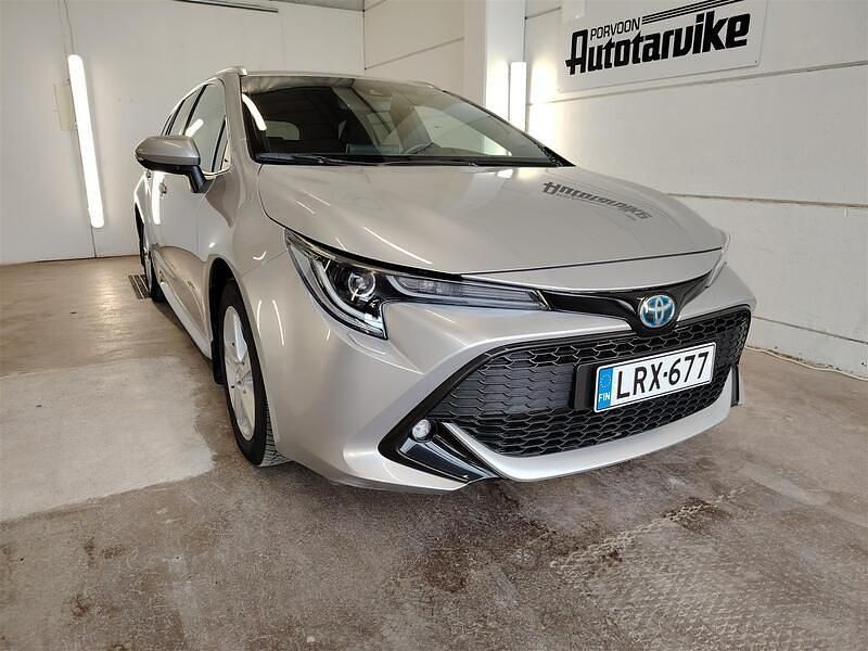 Käytetty Toyota Corolla Edition 122 HP (89 kW) 2022 Hopea Farmari