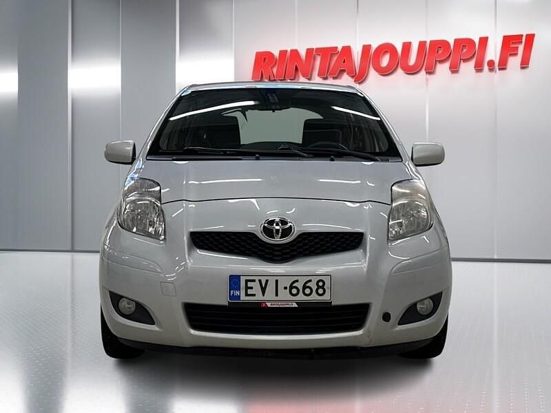 Käytetty Toyota Yaris Edition 99 HP (72 kW) 2011 Viistoperä
