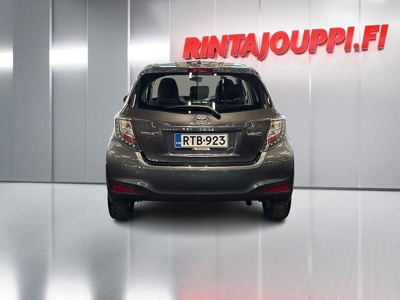 Käytetty Toyota Yaris Active 99 HP (72 kW) 2014 Viistoperä