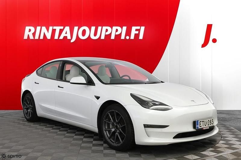 Valkoinen Käytetty 2021 Tesla Model 3 Sedan | 27 680 € (Perustarjous) - Kuva 1/3