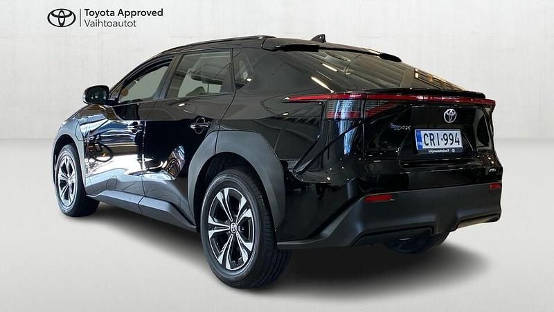 Käytetty Toyota bZ4X Active 160 kW (218 HP) 2023 Musta Katumaasturi