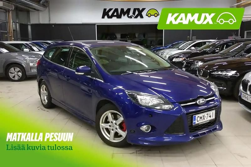 Käytetty Ford Focus Titanium 150 HP (110 kW) 2014 Sininen Viistoperä