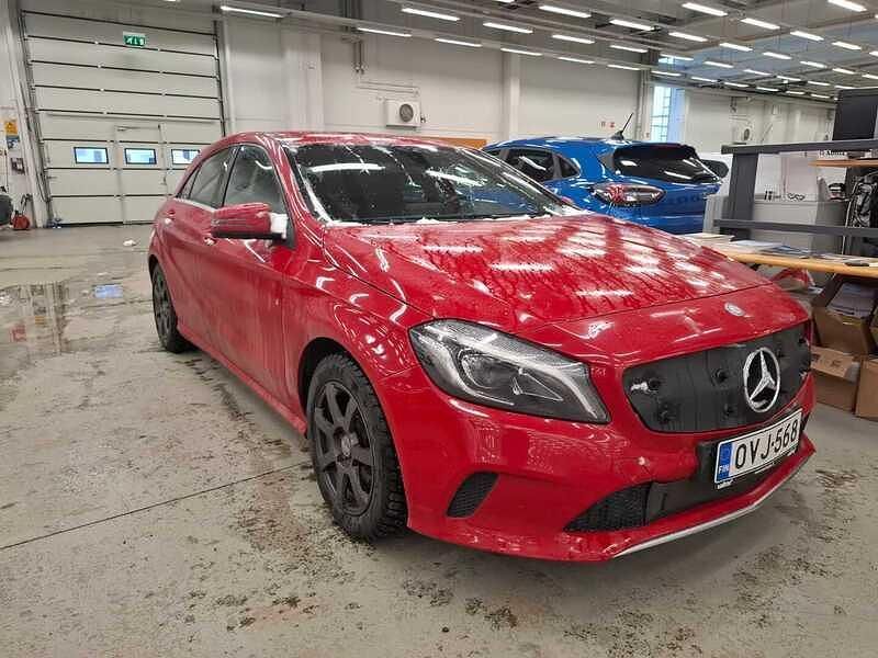 Punainen Käytetty 2016 Mercedes A180 Business Viistoperä | 12 900 € (Hyvä tarjous) - Kuva 1/4