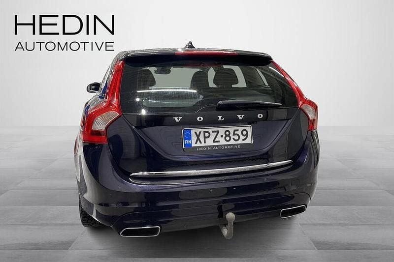 Käytetty Volvo V60 Summum 215 HP (158 kW) 2015 Sininen Farmari
